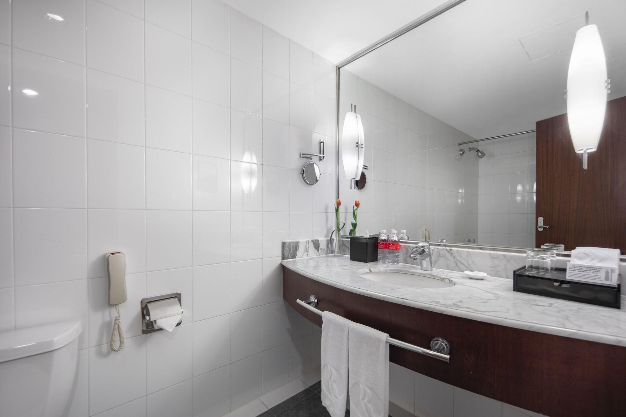 Ramada Plaza Pudong Hotel 4*