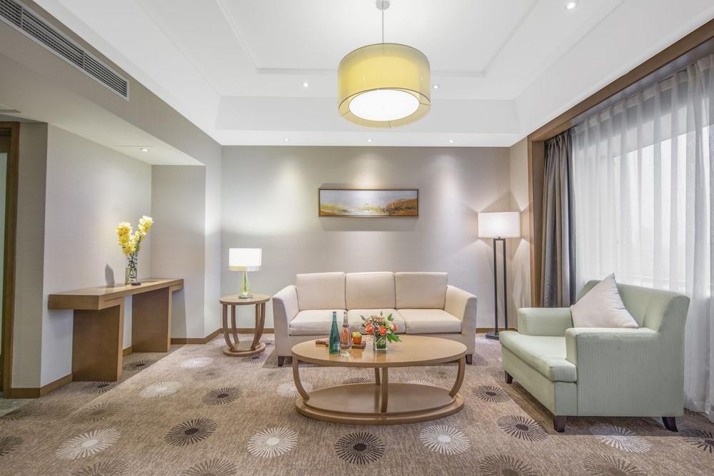Ramada Plaza Pudong Hotel