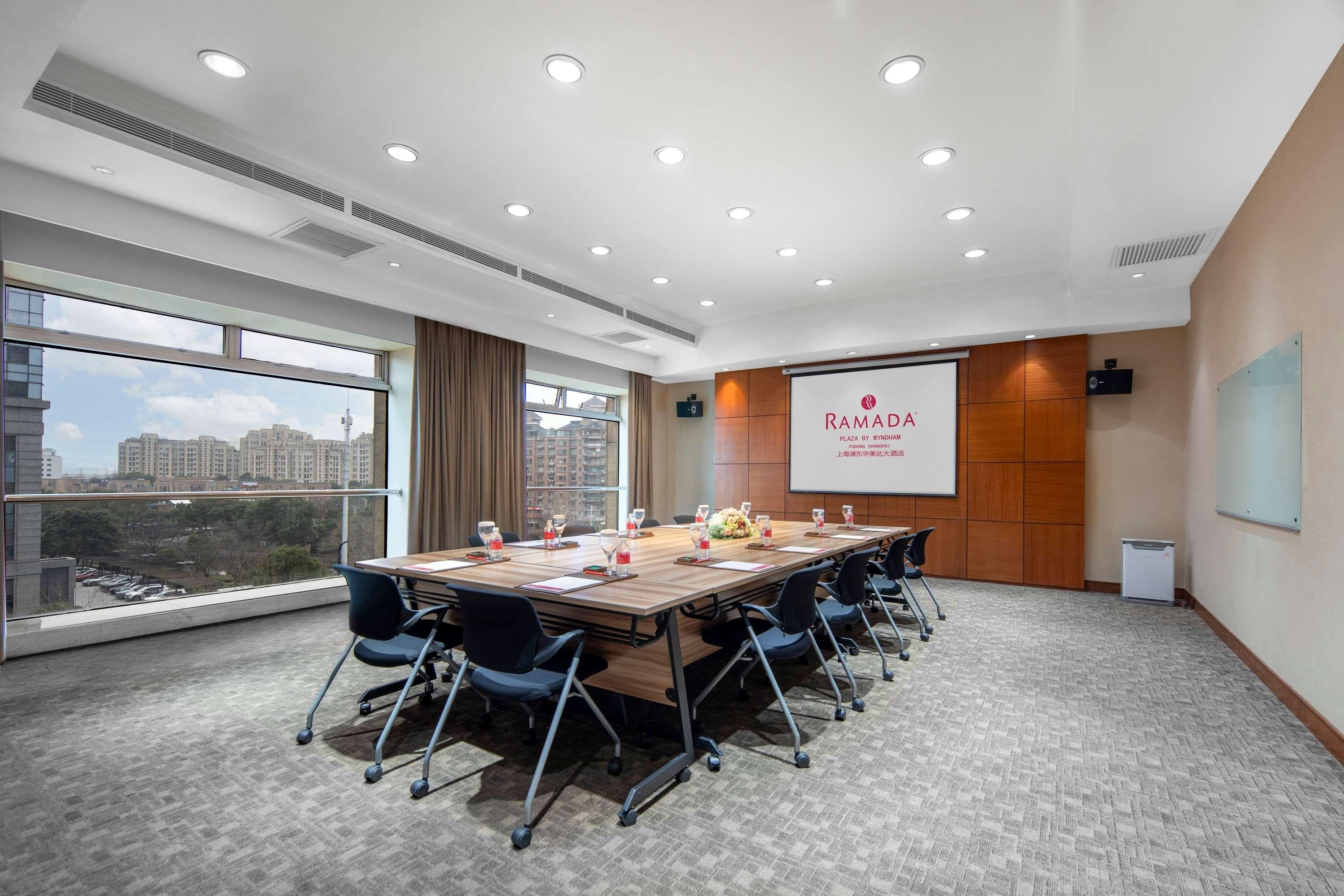 Ramada Plaza Pudong 4*