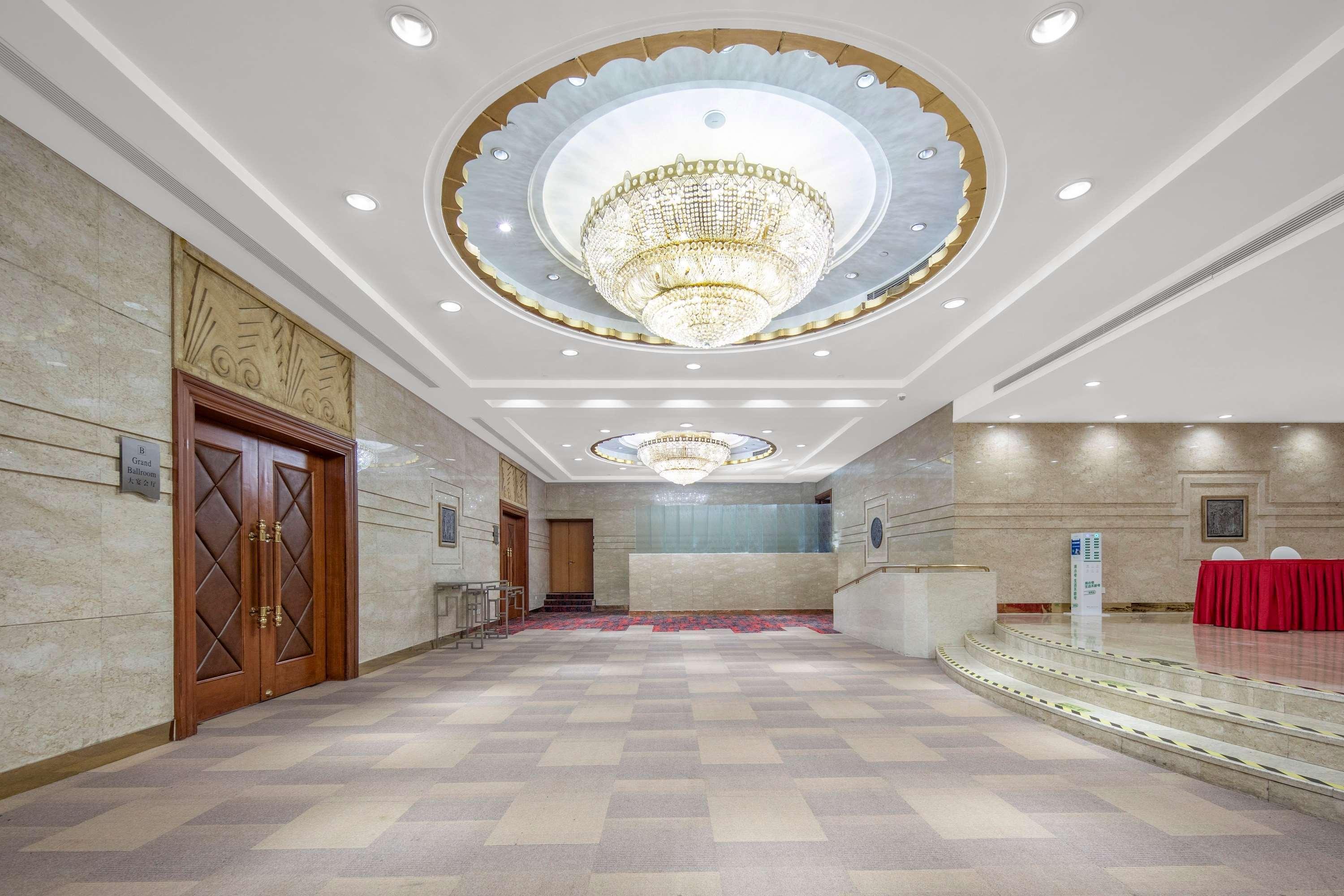 Ramada Plaza Pudong 4*