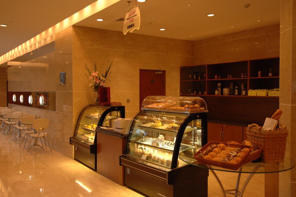 Ramada Plaza Pudong Hotel 4*