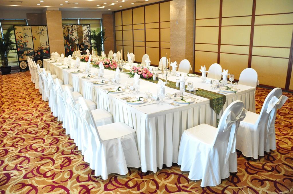 Ramada Plaza Pudong Hotel 4*